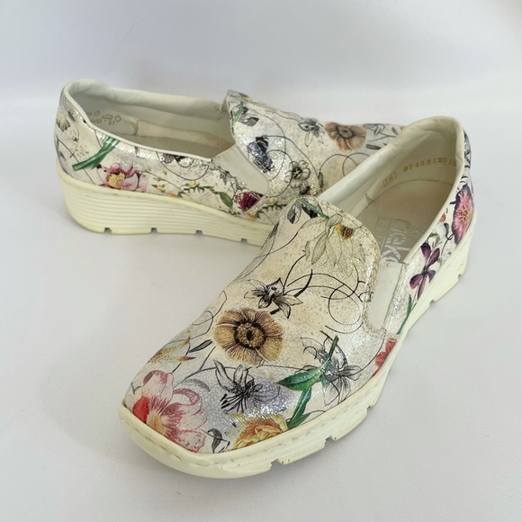 Shoes With Flowery Details size 6 - Picture 4 of 14